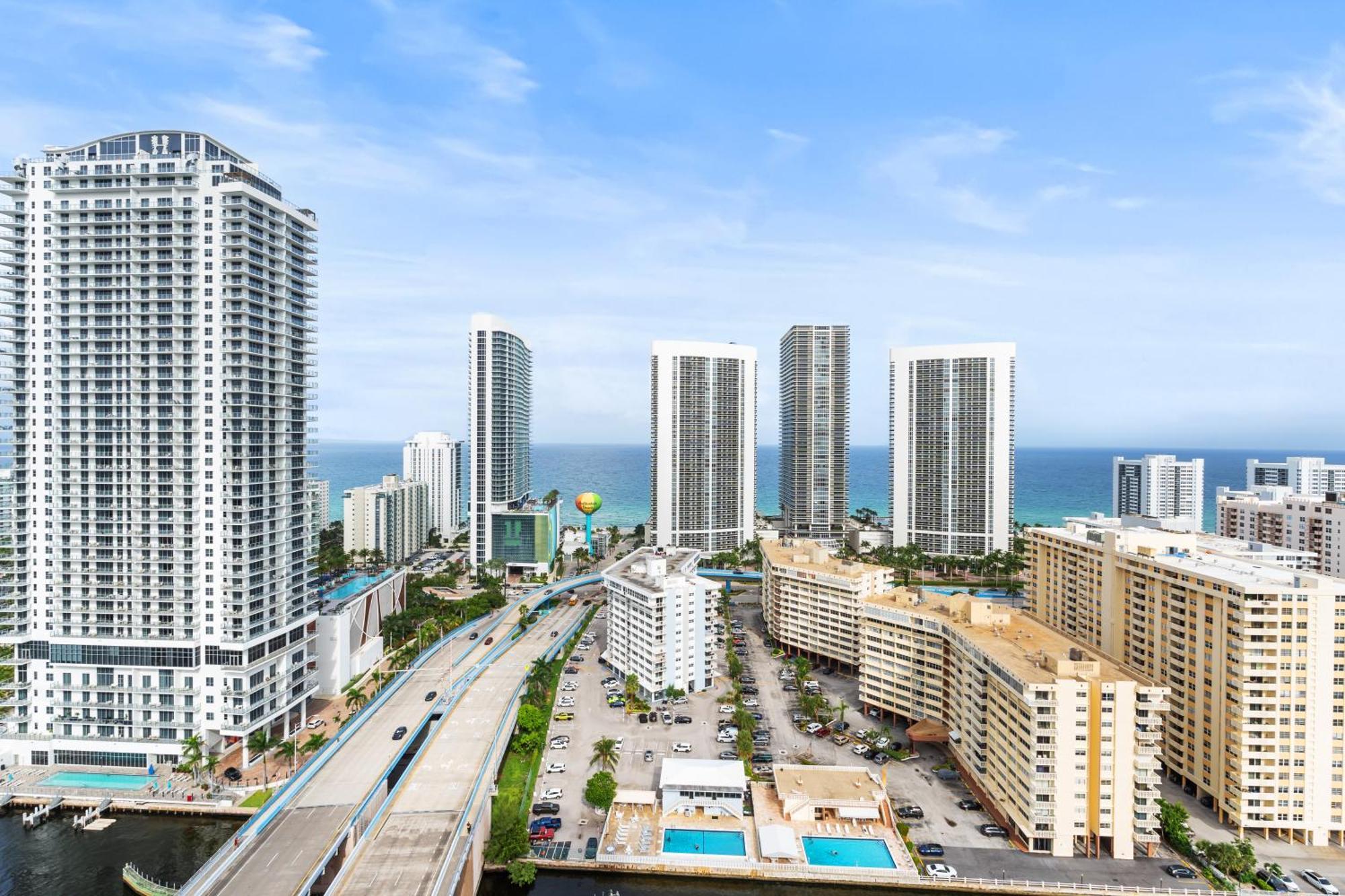 Beachwalk Resort - Vip Tower - Oceanview Unit 3 Bedroom & 3 Bathroom ハランデール・ビーチ エクステリア 写真